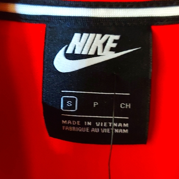 Nike Multicolor Tropical Patterned Cropped Jacket - Picture 3 of 10